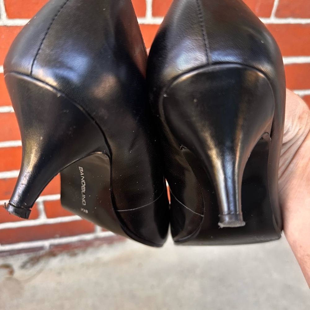 BANDOLINO Black Pointed Toe Heels - Picture 10 of 13